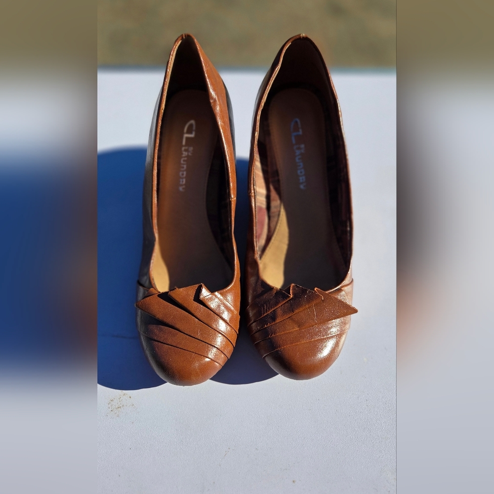 CL by Laundry Tan Women's Flats